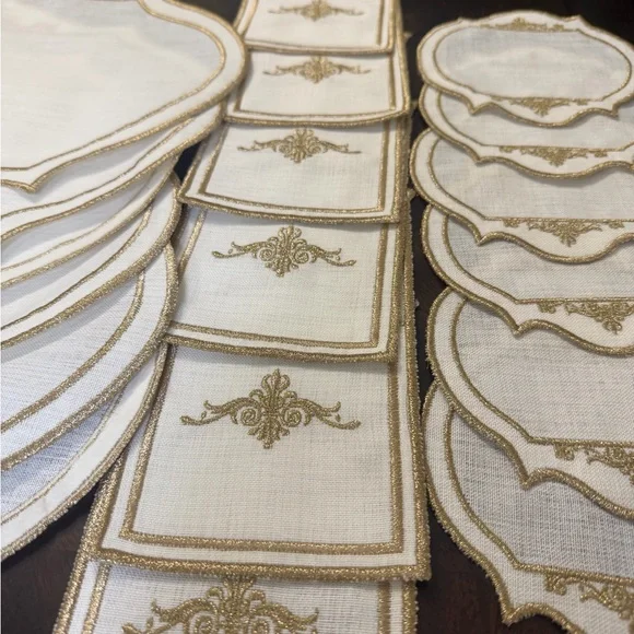 Handmade White and Gold Table Setting Set - Picture 3 of 6